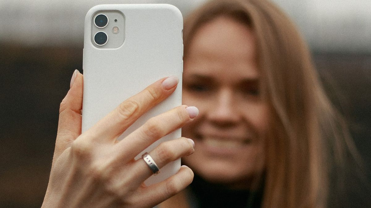 Apple po 5 latach dogania Samsunga. iPhone 14 z nowym aparatem do selfie 1