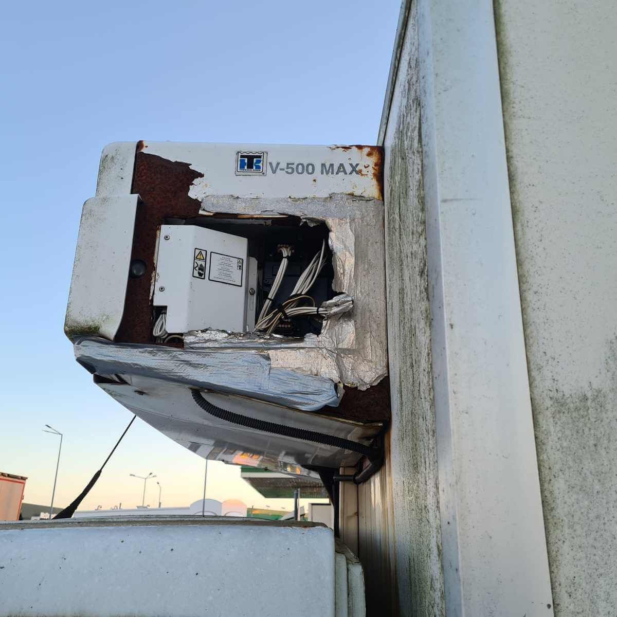 Fatalny stan techniczny dostawczego mercedesa