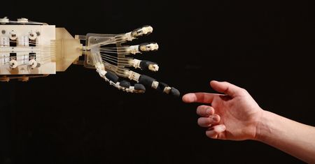 Naukowcy opracowują sztuczną skórę, która może odczuwać prawdziwy ból