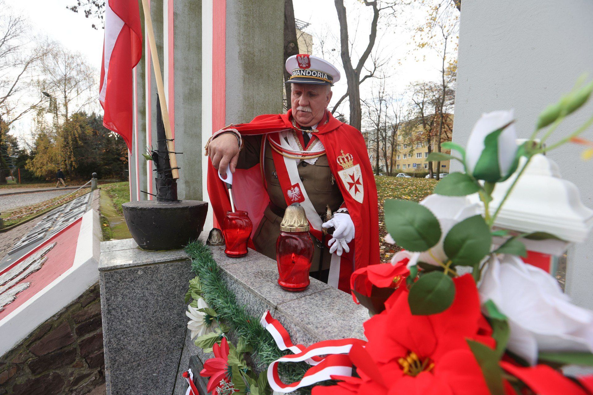 Obchody Święta Niepodległości pod pomnikiem Dziesięciu Rąk w Rzeszowie