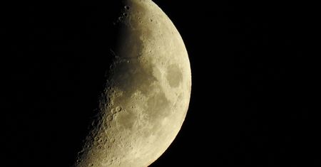 Gigantyczny krater pojawił się na Księżycu. NASA odkryła ślad kosmicznego uderzenia