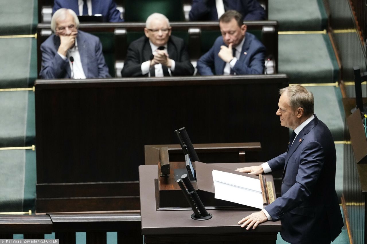 "Kompromitacja", "szopka". Opozycja komentuje tajne wystąpienie Tuska