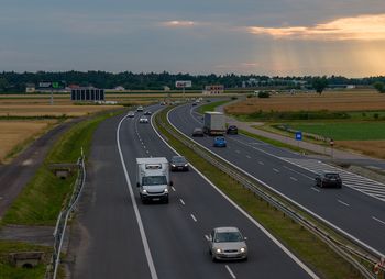 Cios w przewoźników i kluczową branżę w Polsce. Więcej płatnych dróg w e-TOLL