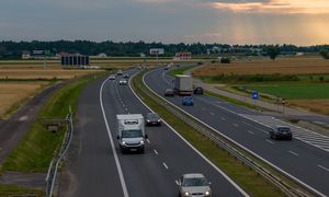 Cios w przewoźników i kluczową branżę w Polsce. Więcej płatnych dróg w e-TOLL