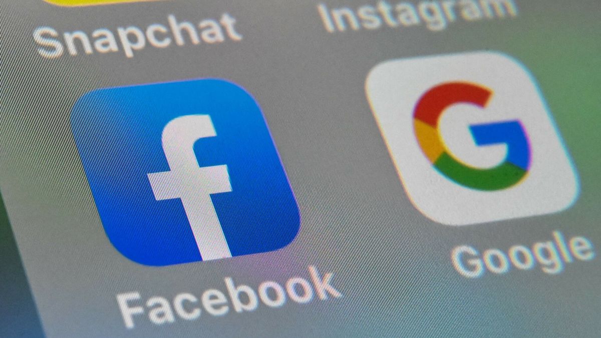 Temporary
(FILES) This file photo taken on October 1, 2019, shows the logos of mobile apps Facebook and Google displayed on a tablet in Lille, France. - French regulators have hit Google and Facebook with 210 million euros ($237 million) in fines over their use of "cookies", the data used to track users online, authorities said on January 6, 2022. (Photo by DENIS CHARLET / AFP)
DENIS CHARLET