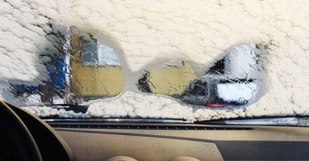 Zima nadchodzi! Przygotuj swoje auto, zanim chwyci mróz