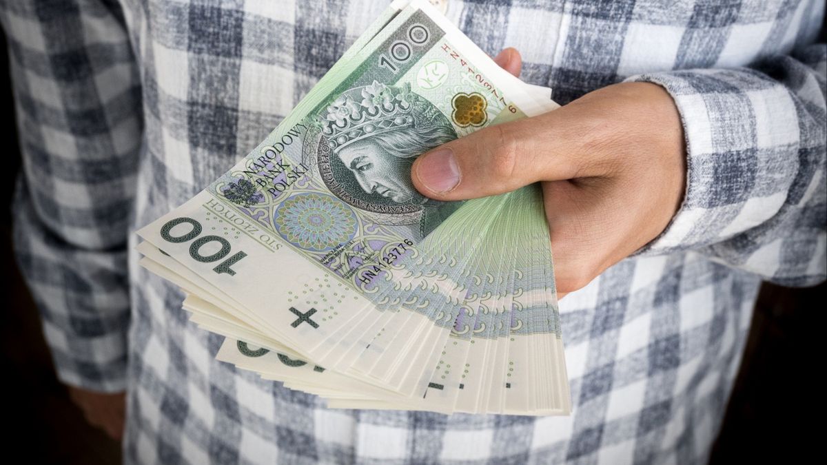 Dogrzewał mieszkanie farelką. Musi dopłacić 100 zł do prądu