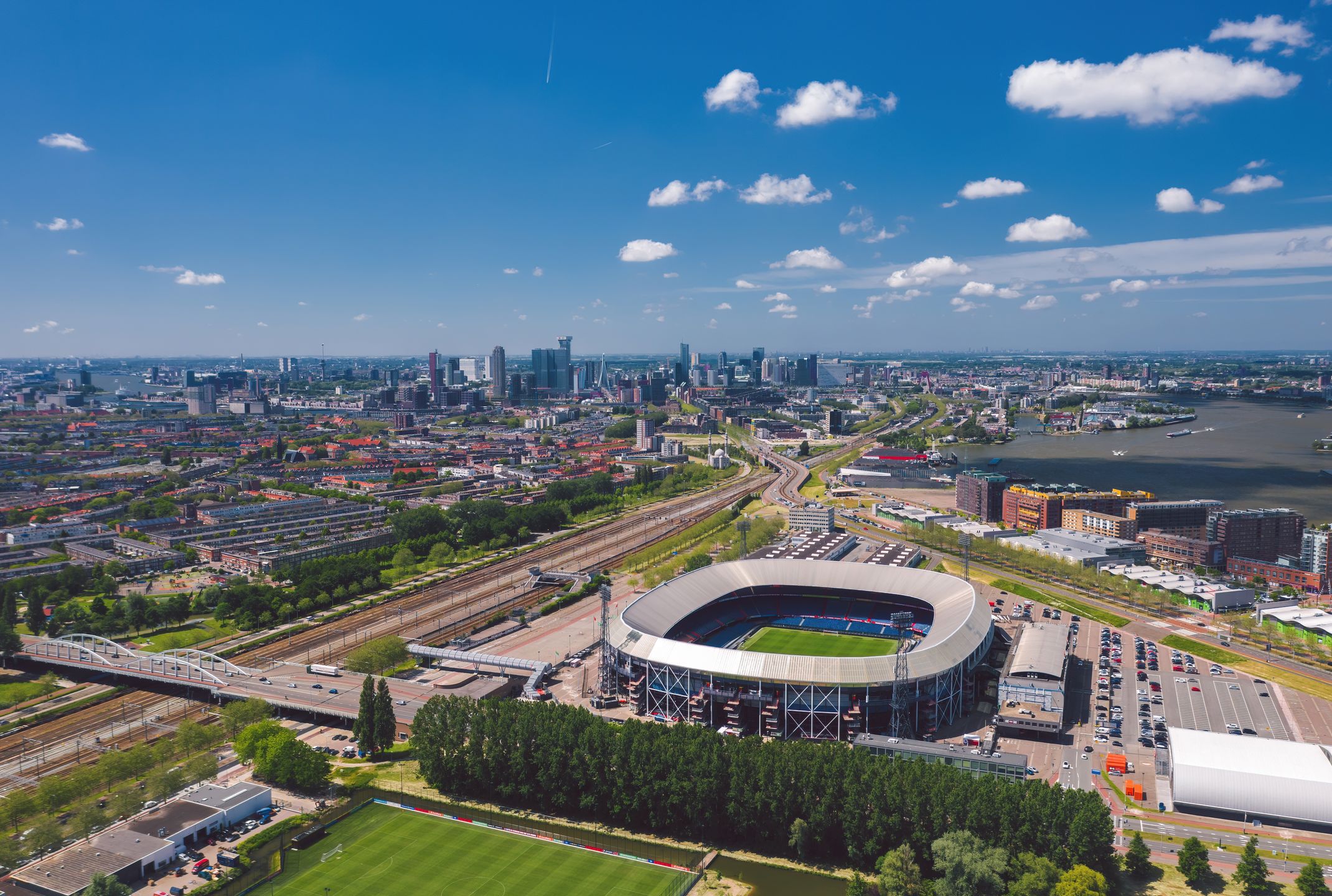 Stadion został oddany do użytku  27 marca 1937 r.