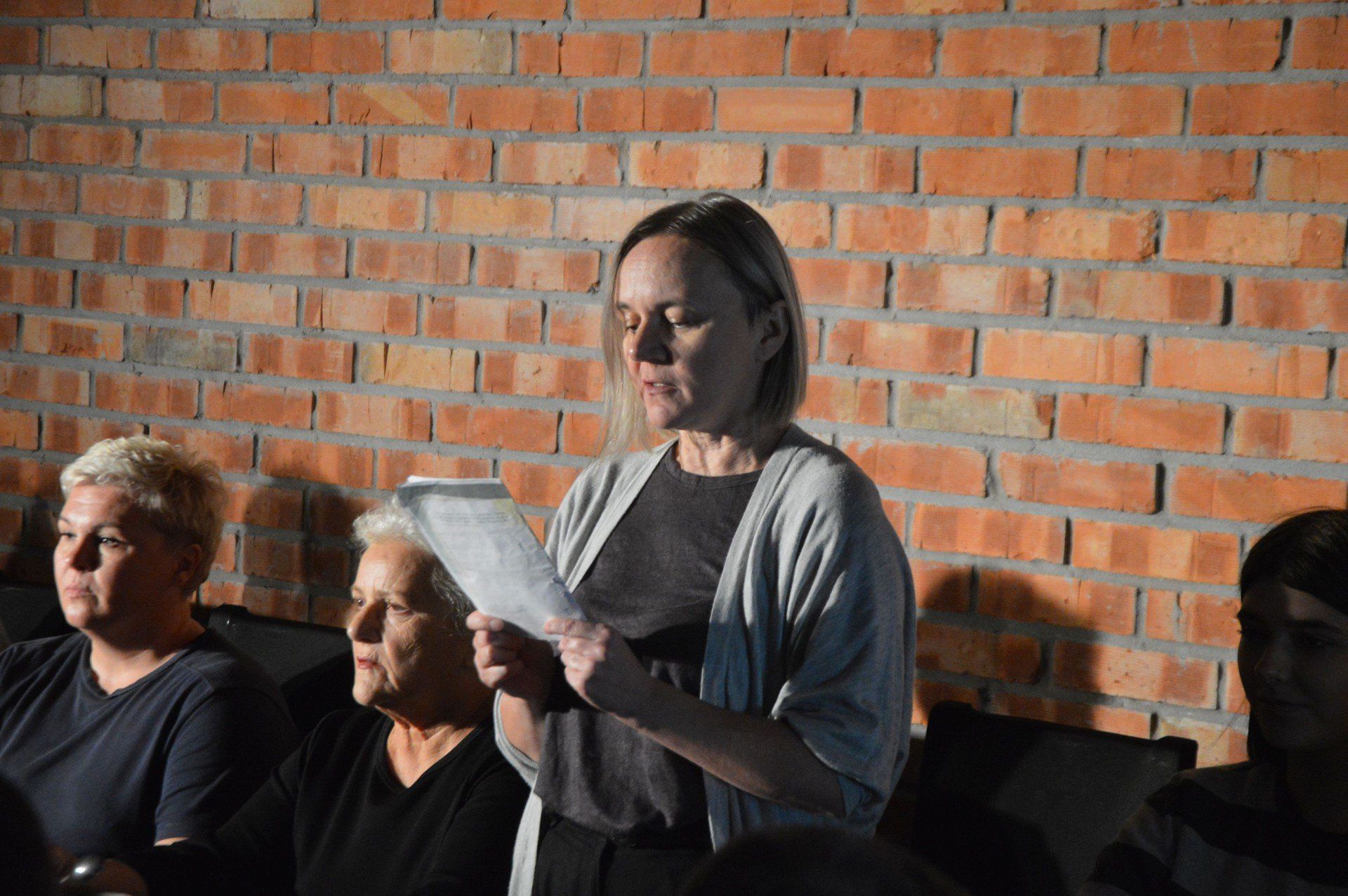 W Suchedniowie po raz XIX (po kilkuletniej przerwie) Suchedniowski Ośrodek Kultury &#34;Kuźnica&#34; zorganizował Ogólnopolski Konkurs Recytatorski Literatury Emigracyjnej imienia Gustawa Herlinga - Grudzińskiego.