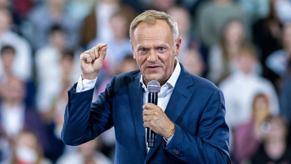 Donald Tusk chce wykorzystać wakacyjną przerwę Jarosława Kaczyńskiego 