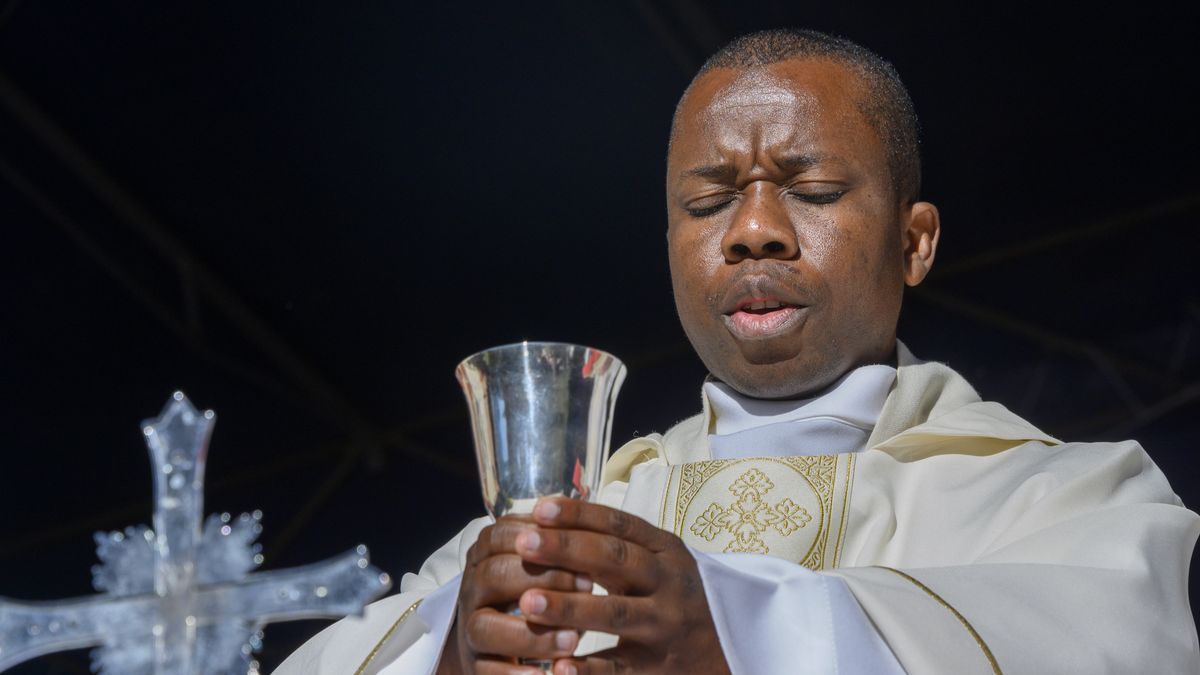 Kościół w Ugandzie ma problem z dostawami wina mszalnego. Zdjęcie ilustracyjne