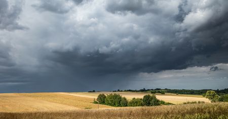 We wtorek burze na wschodzie, południowym wschodzie i centrum kraju