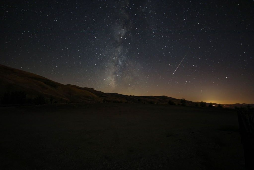 Meteor lights up Balkans sky in stunning show