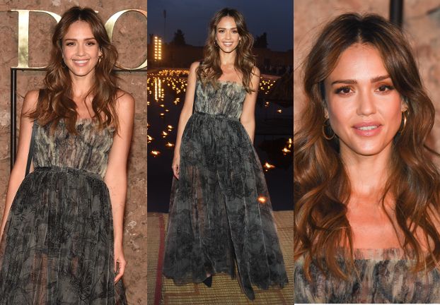 Zjawiskowa Jessica Alba w popielatej sukni na pokazie Diora w Marrakeszu