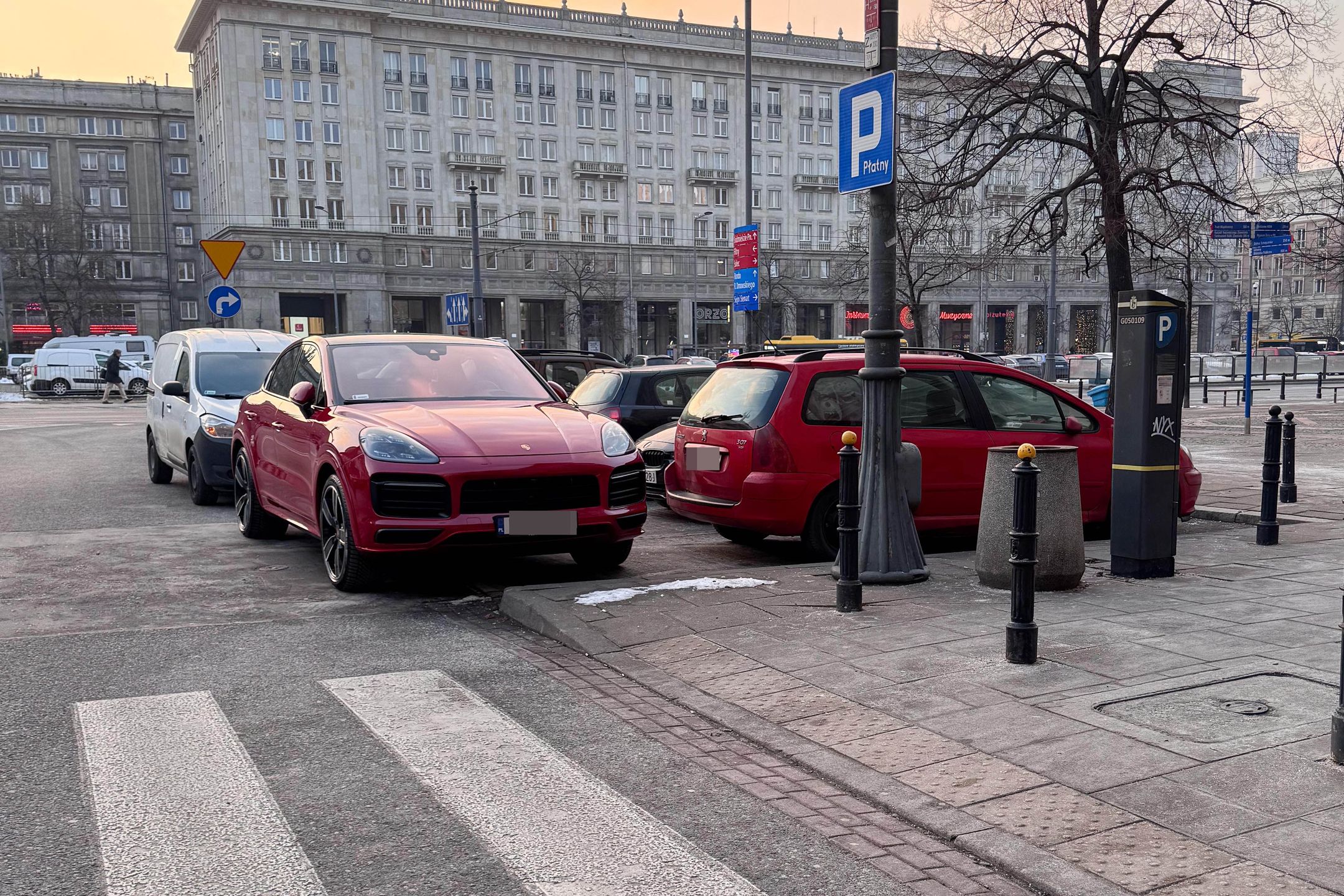 Karolina Pisarek zastawiła samochody i poszła na miasto