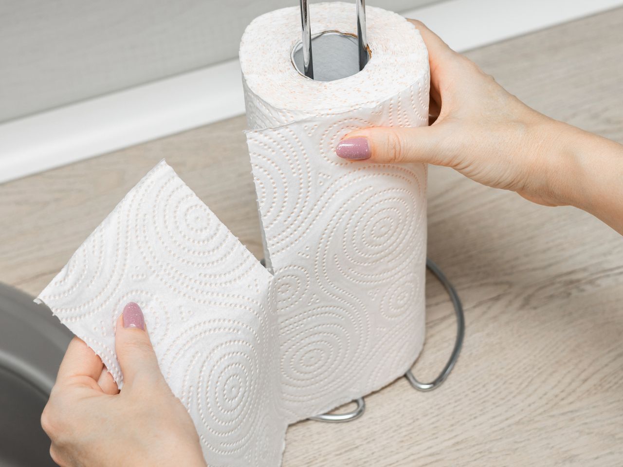 TikTok hack for perfect paper towel use unveils eco concerns