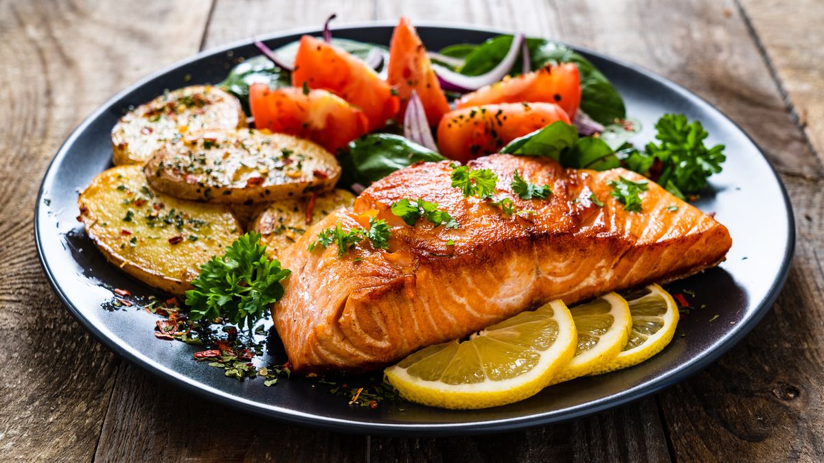 salmon, fish, fried, fillet, food, dinner, salad, meal, tomato, cherry, lettuce, lemon, potato, filet, leaves, vegetable, seafood, green, grill, grilled, barbecue, roasted, roast, dish, lunch, bar-b-cue, tomatoes, menu, delicious, basil, onion, plate, eating, fresh, prepared, potatoes, baked, cooked, meat, appetizer, healthy, nutrient, nobody, wooden, background, timber, plank, table, omega3, omega-3