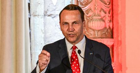 Sikorski zabrał głos ws. wizyty Nawrockiego w USA. "Sieją zamęt"