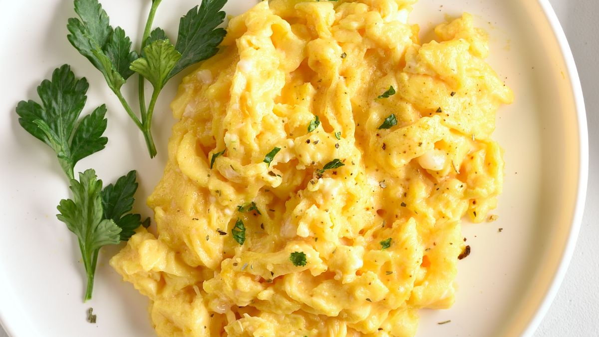 Jajecznica idealna - jakich błędów nie popełniać? 