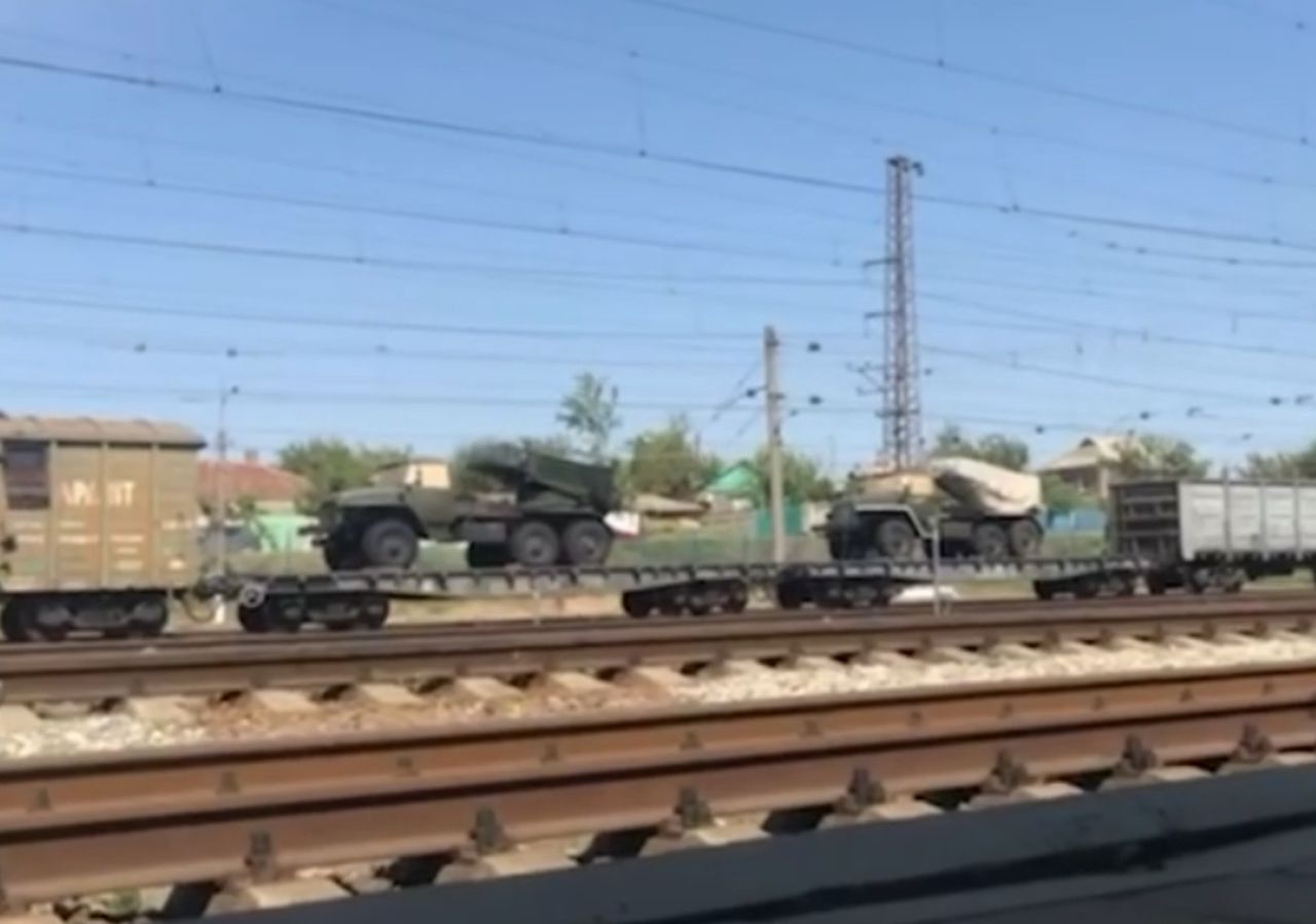 Ukrainian Partisans Track Missile Launcher Move Inside Territory