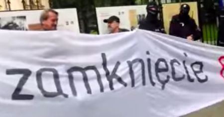 Warszawa. Protest przed Trybunałem Konstytucyjnym. Zablokowali wejście do budynku
