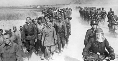 Zemsta więźniów Auschwitz na oprawcach z SS. Sięgnęli po broń, której Niemcy śmiertelnie się bali