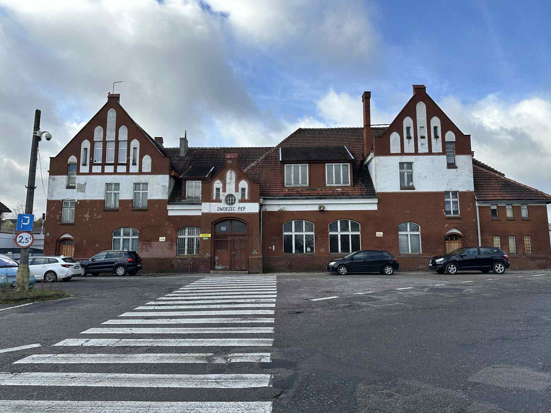 Dworzec PKP w Miastku zamknięty na kłódkę od 6 lat