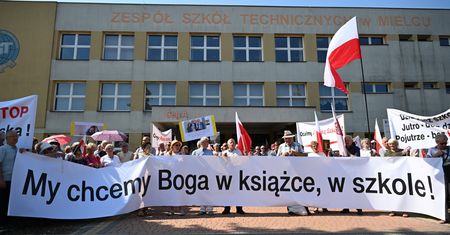 Nowak grzmi: Gdy oddzieli się religię od państwa, Polski nie będzie