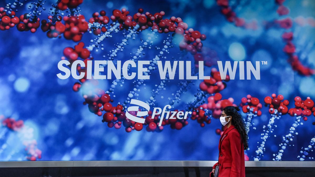 Z badań klinicznych wynika, że lek na Covid-19, opracowany przez Pfizera, zmniejsza ryzyko hospitalizacji lub śmierci o 89 proc. 