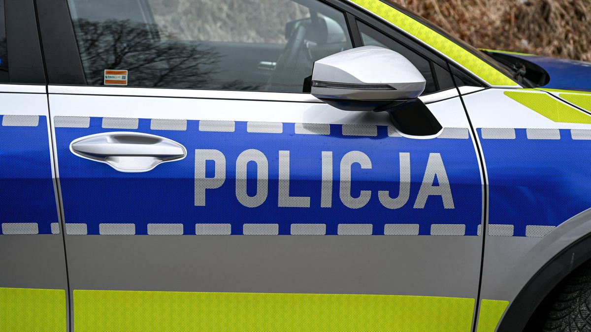 miejsce zdarzenia
Makowa, 28.03.2025. Policyjny radiow�z na miejscu kolizji w Makowej, 28 bm. Autokar z Bia�egostoku z 40 pasa�erami wypad� z drogi. (mgut) PAP/Darek Delmanowicz
Darek Delmanowicz
autobus, autokar, autokarowy, do rowu, komunikacja, policja, Policyjny radiow�z, przwr�cony, r�w, transport, turystyczny, w rowie, wypadek, wypad�