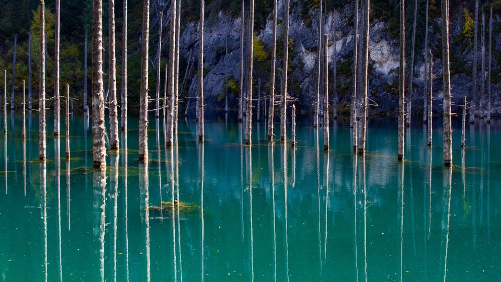 Jezioro Kaindy w Kazachstanie 