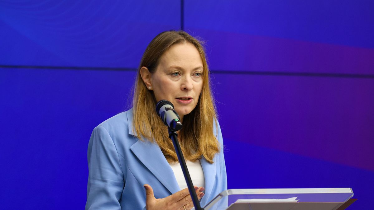 Warszawa, 19.09.2025. Minister funduszy i polityki regionalnej Katarzyna Pełczyńska-Nałęcz podczas konferencji prasowej w siedzibie resortu w Warszawie, 19 bm. Na spotkaniu przedstawiono szczegółowe wyniki kontroli dotacji z KPO dla branży HoReCa. (mr) PAP/Paweł Supernak