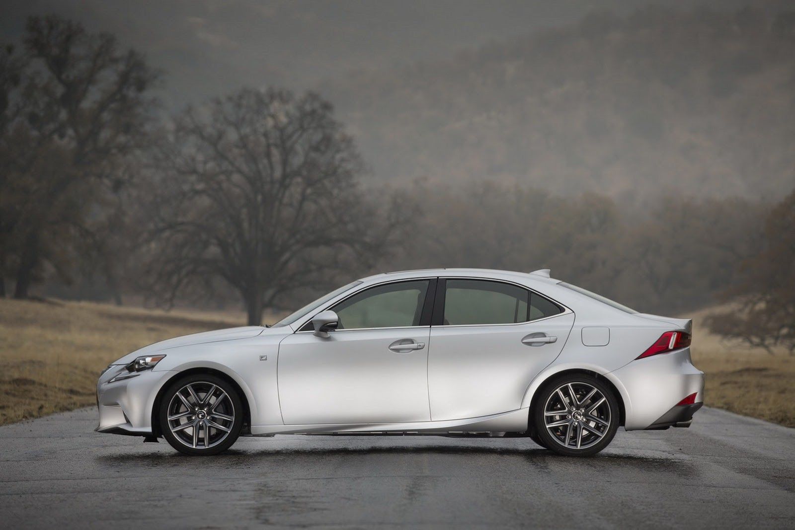 Nowy Lexus IS w pełnej krasie [galeria] 7