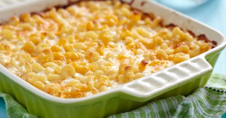 Zapiekanka makaronowa  - zapiekanka z ogórkiem, kurczakiem, szynką, mięsem mielonym