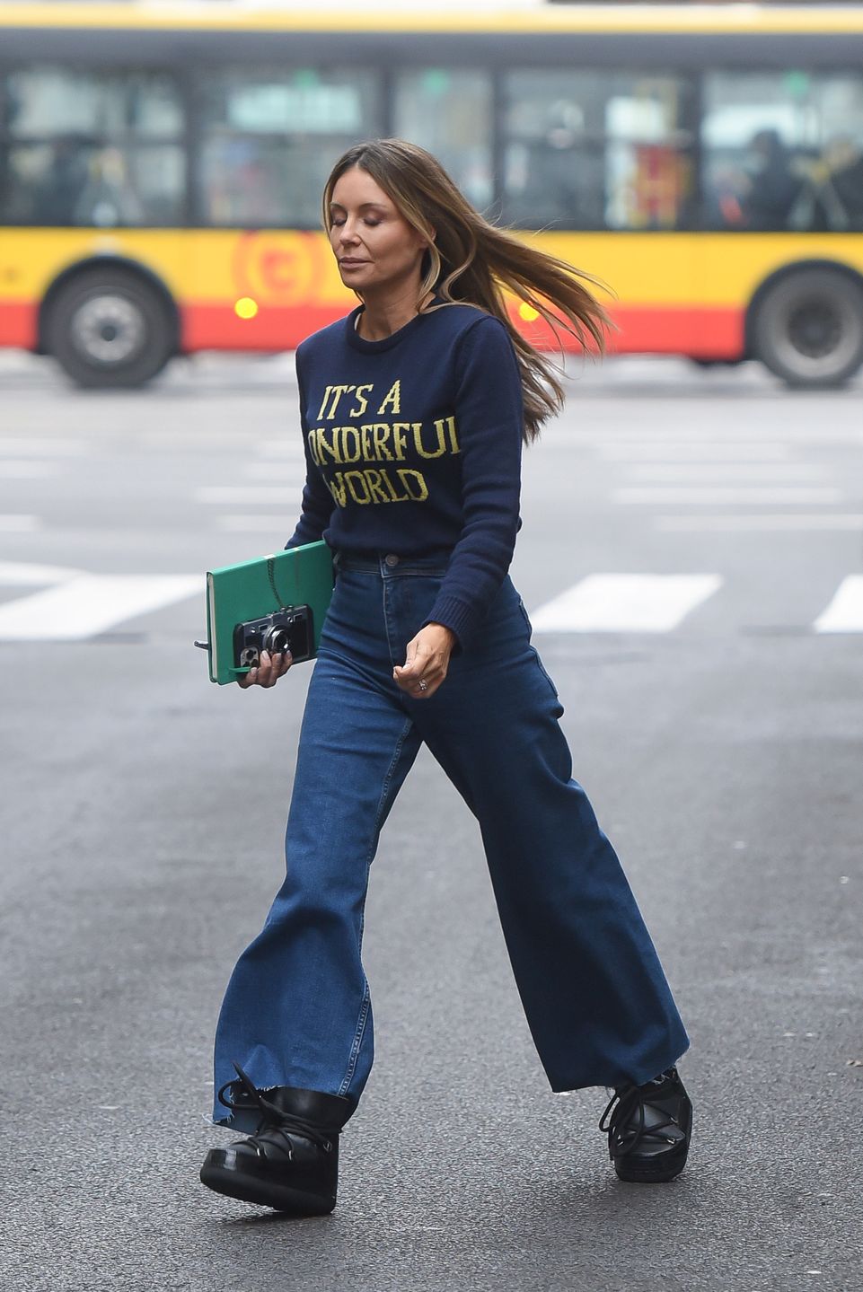 Małgorzata Rozenek pędzi do taksówki