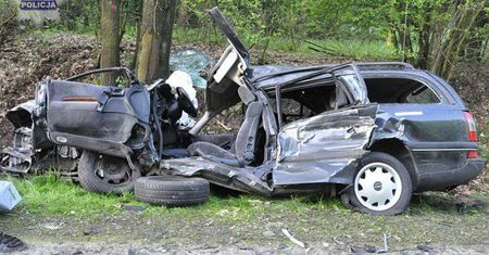 Śmiertelny wypadek w Dęblinie. Zginął 59-letni kierowca (zdjęcia)