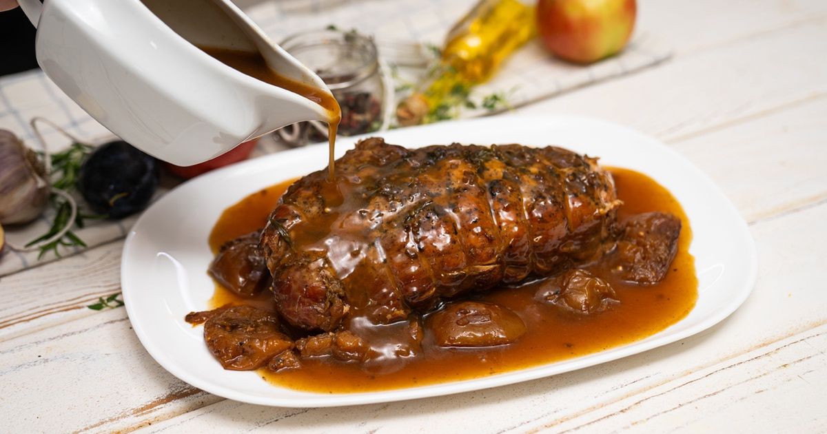 My mother-in-law even asked me for this recipe. Baked pork shoulder with apples and plums
