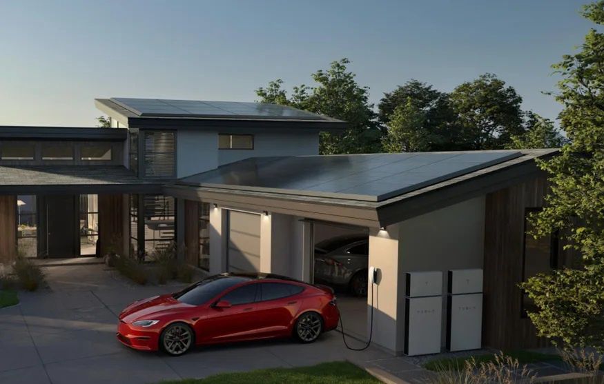Nowa funkcjonalność Tesli pozwoli ładować samochody energią słoneczną w domu