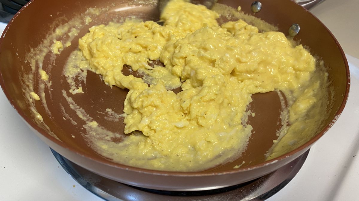 Jedzenie śniadań pomaga obniżyć cholesterol