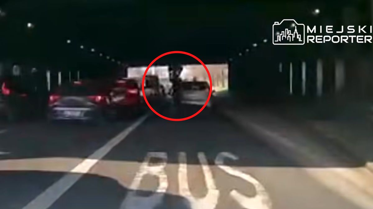 Nagranie ukazujące kolizję motocyklisty.