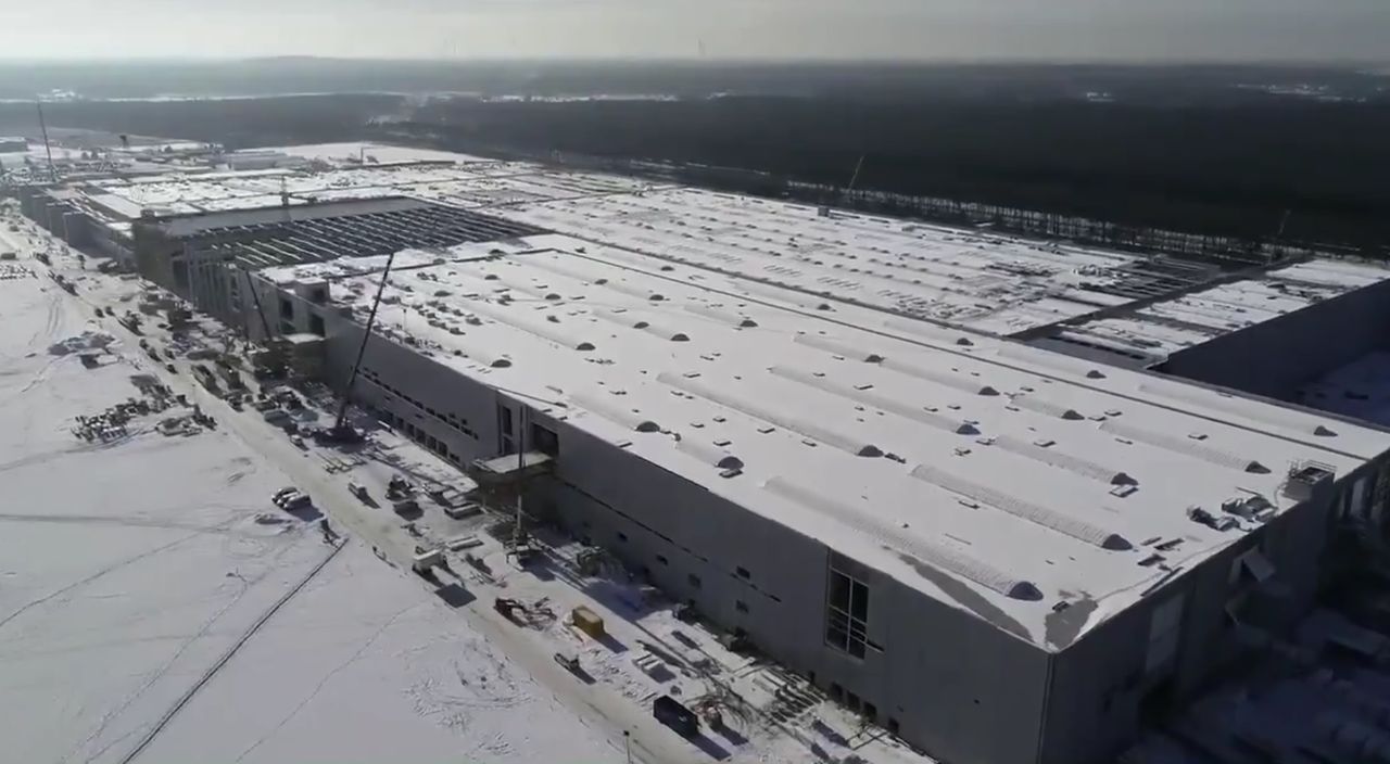 Elon Musk pokazuje niesamowite nagranie z drona. Oto Tesla Gigafactory w Berlinie