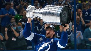 NHL. Doświadczony obrońca zostaje. Podpisał nowy kontrakt