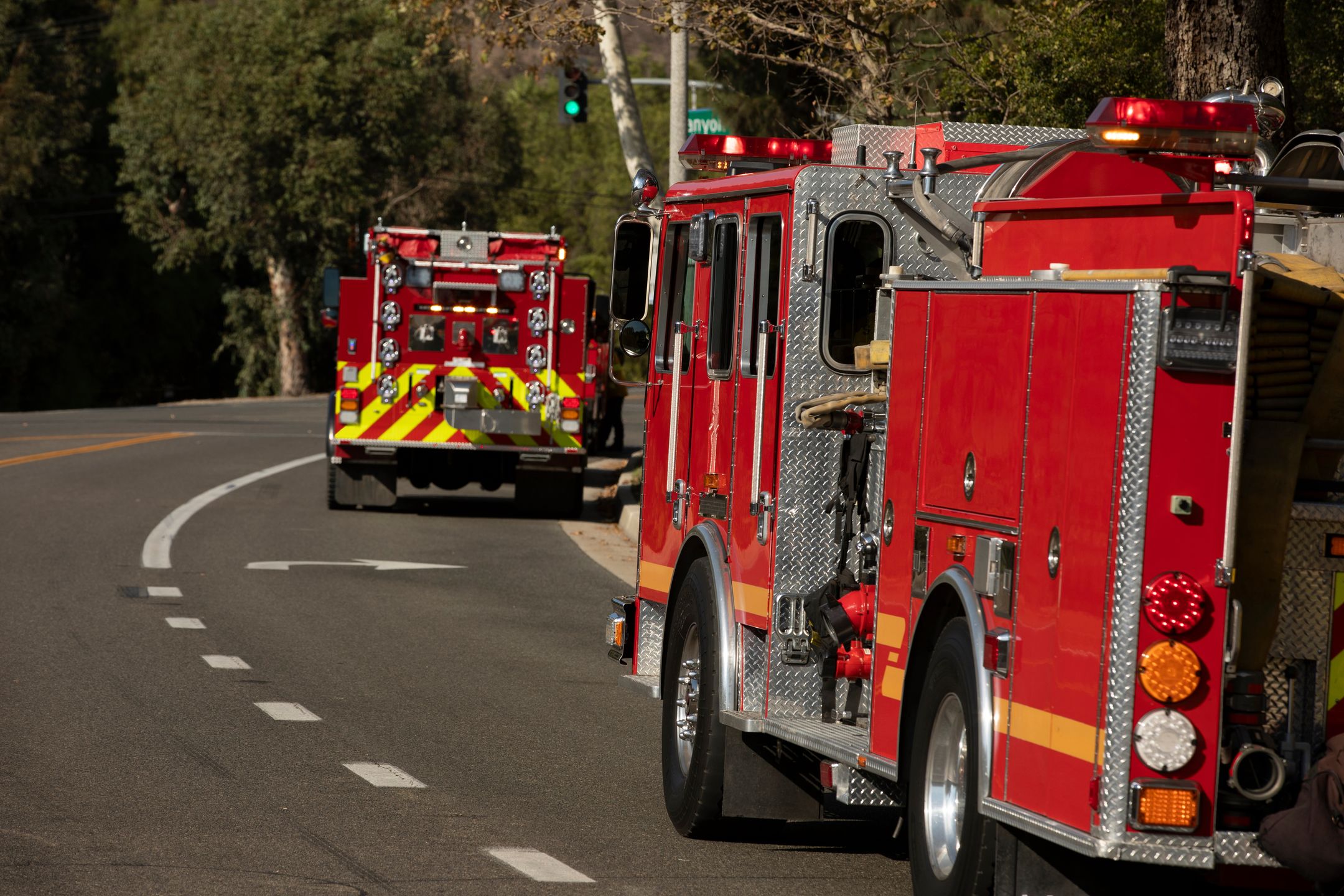 fire engine, engine, truck, paramedic, street, city, red, california, rescue, accidents and disasters, safety, danger, equipment, firefighter, service, assistance, emergency services occupation, ladder, urgency, emergency siren, fire, fire truck, emergency, response, medical, lights
