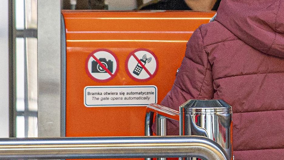 Podróżna twierdzi, że nie wiedziała o zakazie fotografowania 