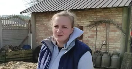 Tłumy przed domem Emilki z Laszek. Teraz niektórych przeprasza