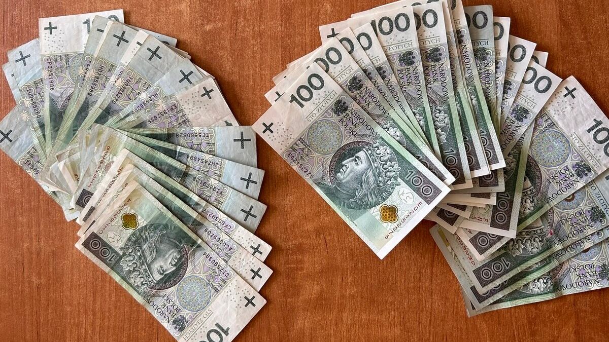 Gotówka, banknoty 100 zł