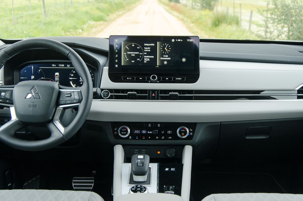 Mitsubishi Outlander PHEV (2025)