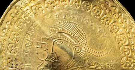 Niezwykłe odkrycie duńskich naukowców. Złoty dysk ze swastyką