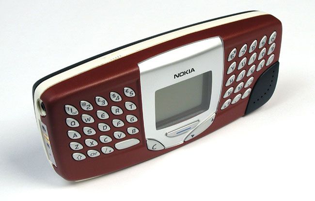 Nokia 5510, czyli odpowiedź na modę. Obsługiwał standard mp3 i miał dedykowaną klawiaturę do SMS-ów  (mobilmania.cz)