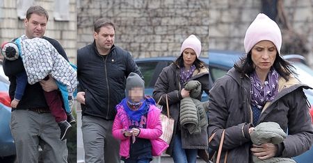 Karolak na spacerze z Violą i dziećmi (ZDJĘCIA)